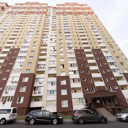 Новая Квартира Переулок Ясиноватский 11 Kiev Dış mekan fotoğraf