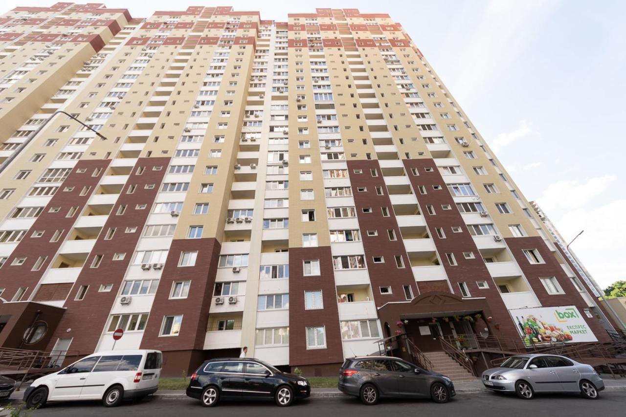 Новая Квартира Переулок Ясиноватский 11 Kiev Dış mekan fotoğraf