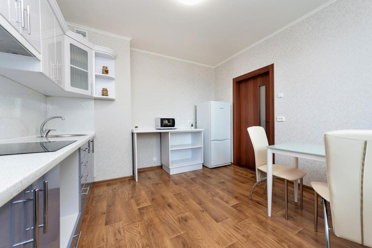 Новая Квартира Переулок Ясиноватский 11 Kiev Dış mekan fotoğraf