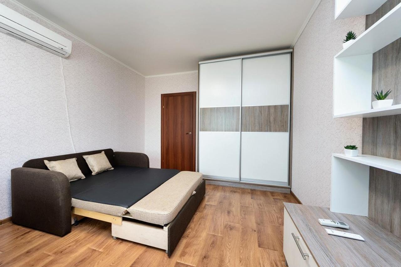 Новая Квартира Переулок Ясиноватский 11 Kiev Dış mekan fotoğraf